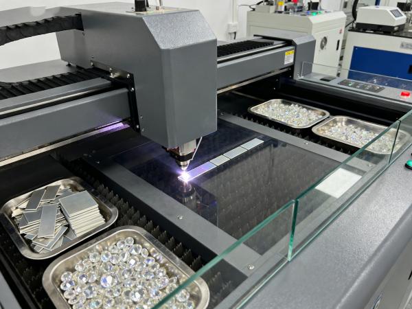 紅外皮秒激光切割機：不止珠寶加工！多領(lǐng)域鋯石薄片切割的全能設備